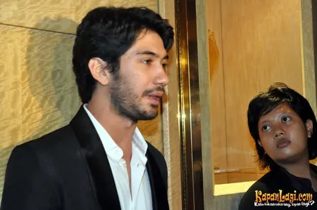 Foto Reza Rahadian