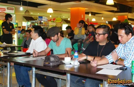 Foto Reza Rahadian