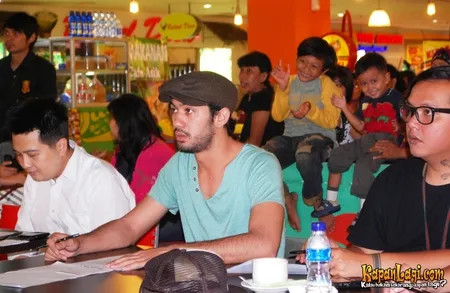 Foto Reza Rahadian