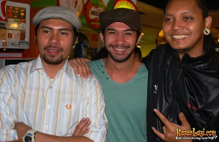 Foto Reza Rahadian