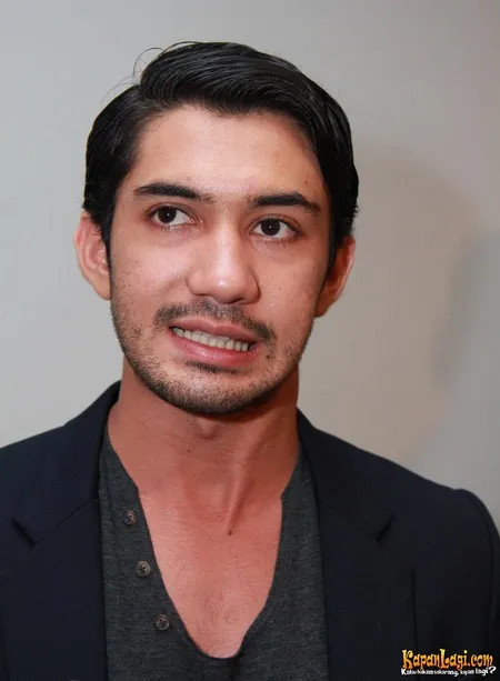 Foto Reza Rahadian