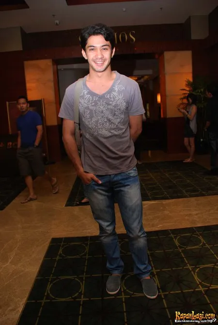 Foto Reza Rahadian