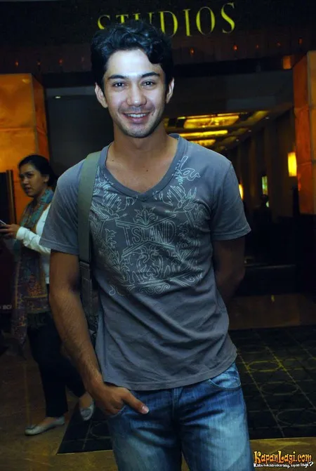 Foto Reza Rahadian