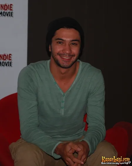 Foto Reza Rahadian