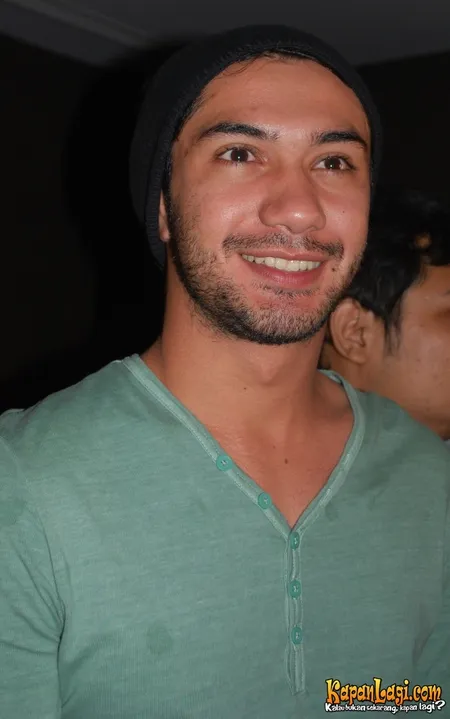 Foto Reza Rahadian