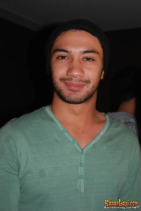 Foto Reza Rahadian