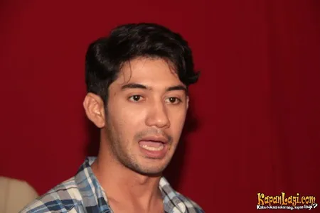 Foto Reza Rahadian
