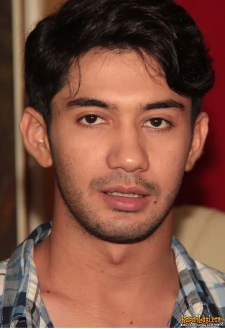 Foto Reza Rahadian