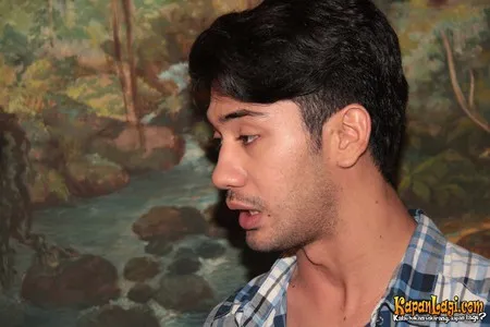 Foto Reza Rahadian