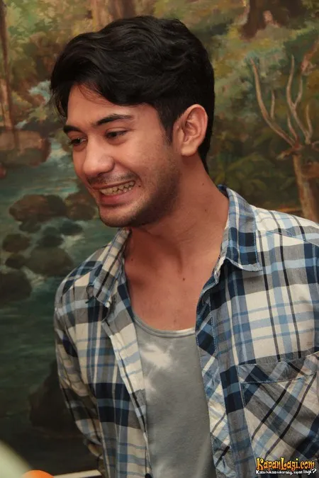 Foto Reza Rahadian