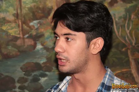 Foto Reza Rahadian