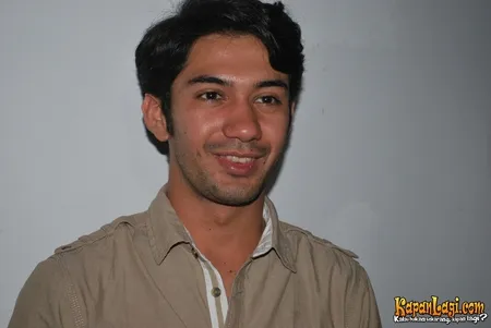 Foto Reza Rahadian