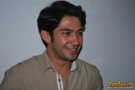Foto Reza Rahadian