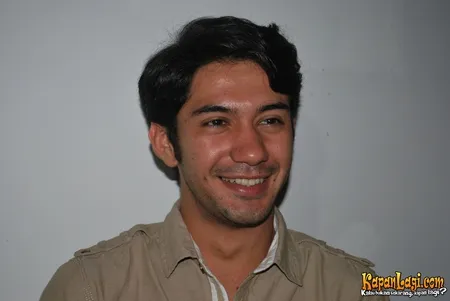 Foto Reza Rahadian