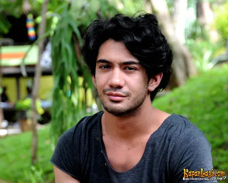 Foto Reza Rahadian