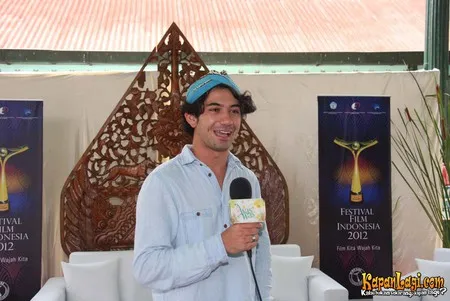 Foto Reza Rahadian