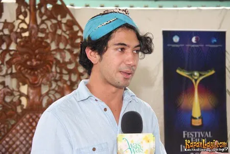 Foto Reza Rahadian