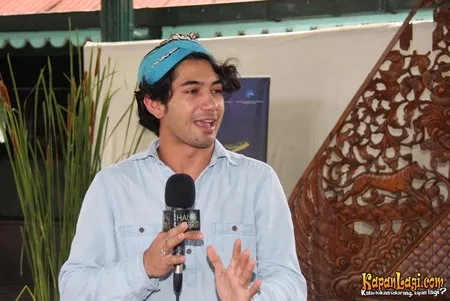 Foto Reza Rahadian