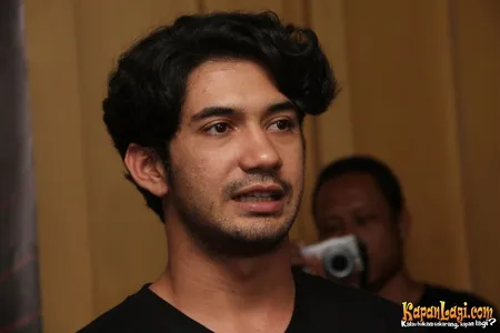 Foto Reza Rahadian