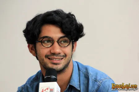 Foto Reza Rahadian