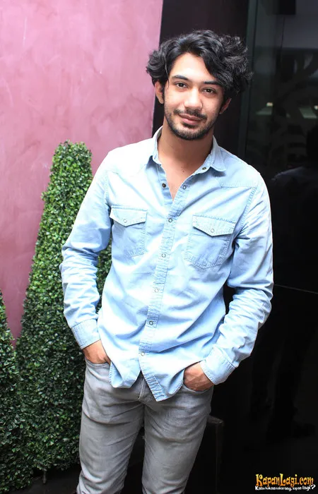 Foto Reza Rahadian