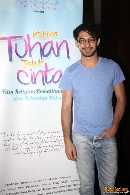 Foto Reza Rahadian