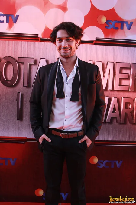 Foto Reza Rahadian