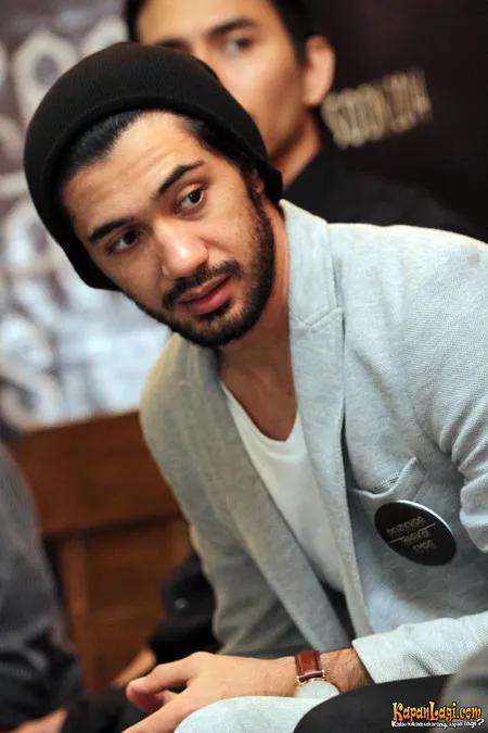 Foto Reza Rahadian
