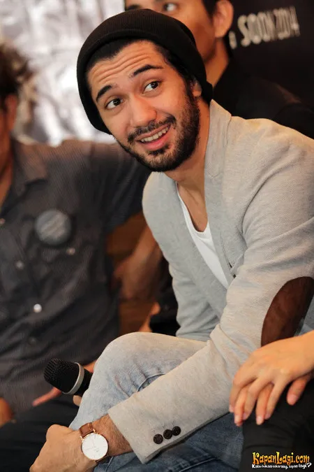 Foto Reza Rahadian