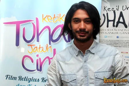 Foto Reza Rahadian