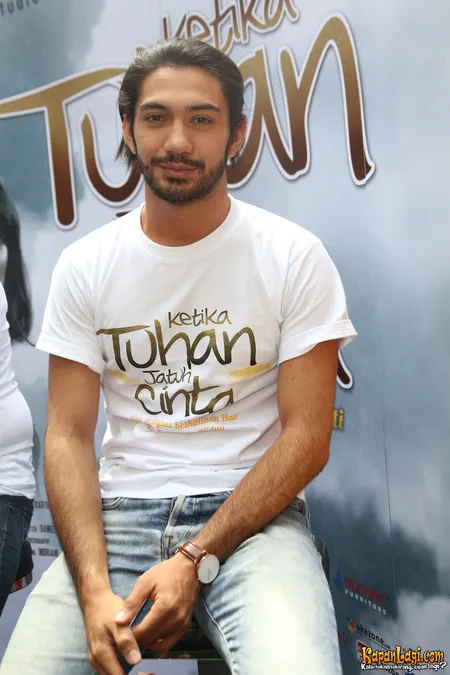 Foto Reza Rahadian