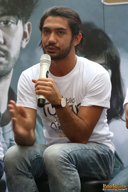 Foto Reza Rahadian