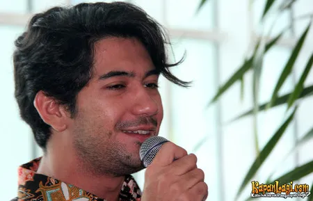 Foto Reza Rahadian