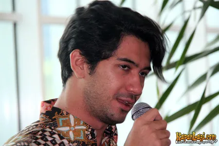 Foto Reza Rahadian