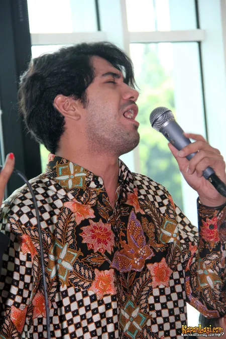 Foto Reza Rahadian