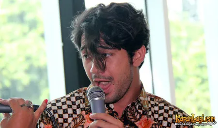 Foto Reza Rahadian