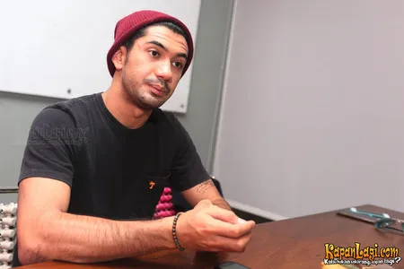 Foto Reza Rahadian