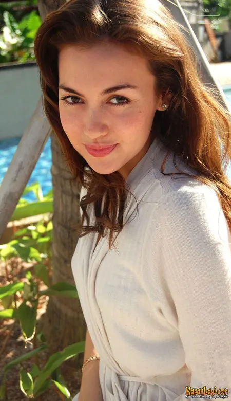 Foto Rianti Cartwright. Nomor Foto: 405