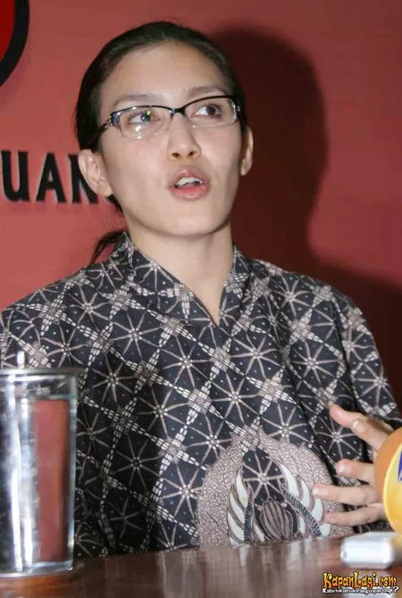 Foto Rieke Dyah Pitaloka