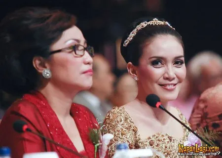 Foto Rieke Dyah Pitaloka