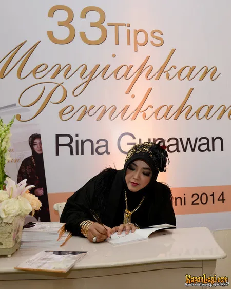 Foto Rina Gunawan