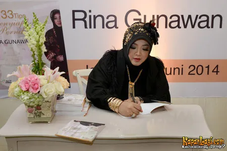 Foto Rina Gunawan