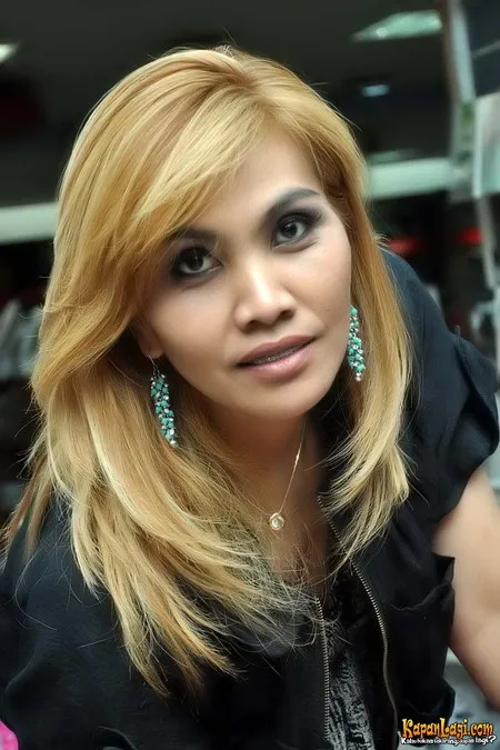 Foto Risa Amrikasari