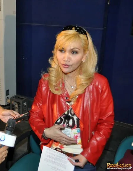 Foto Risa Amrikasari