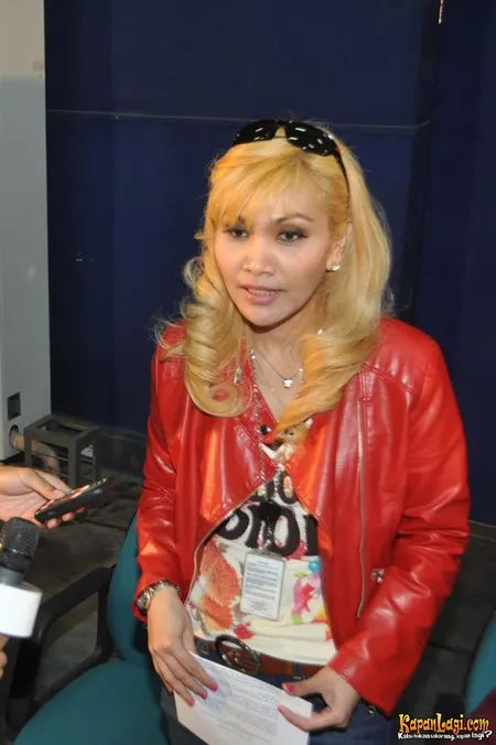 Foto Risa Amrikasari