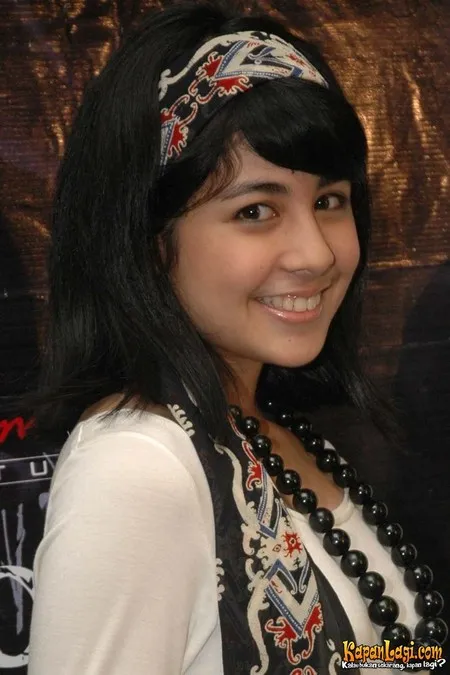 Foto Risty Tagor