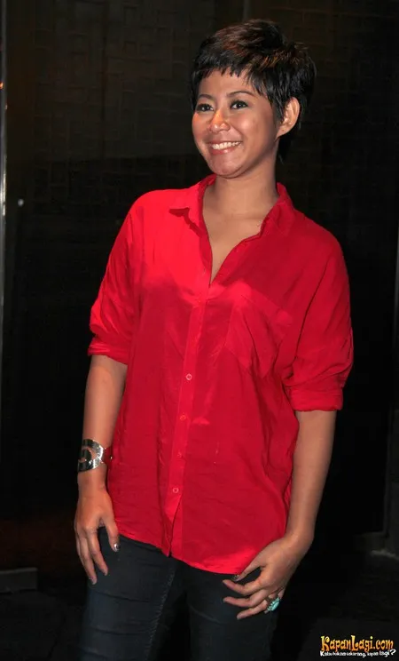 Foto Riyanni Djangkaru. Nomor Foto: 005