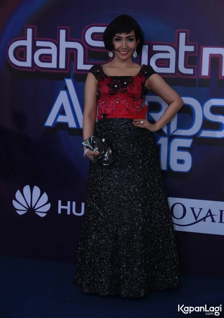 Foto Roro Fitria