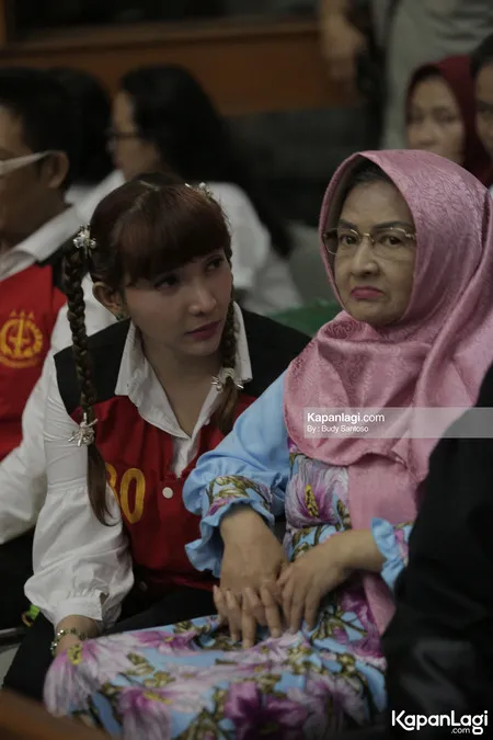 Foto Roro Fitria