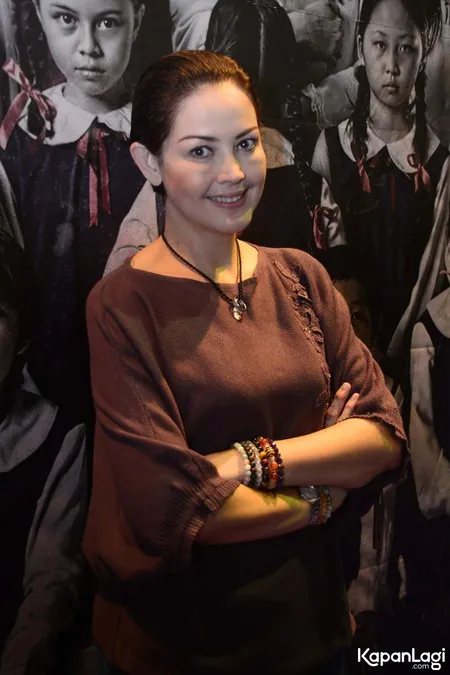 Foto Roweina Umboh